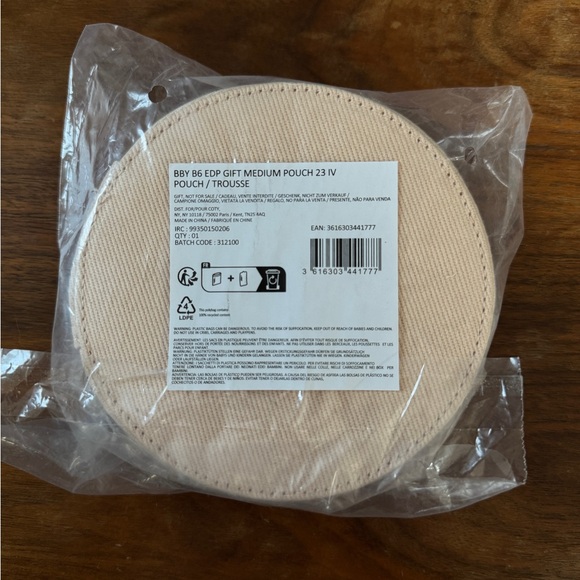 Burberry Goddess 5" Zip Around Travel Jewelry Case Round Clutch Makeup Bag NWT - Picture 2 of 6